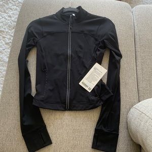 Lululemon Lightweight UVP Run Jacket in size 4